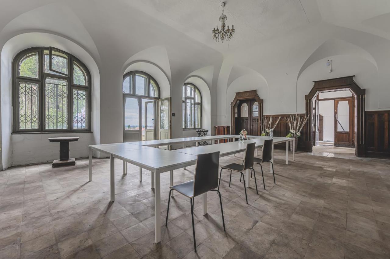 Zámecký Areál Apartmán Holovousy